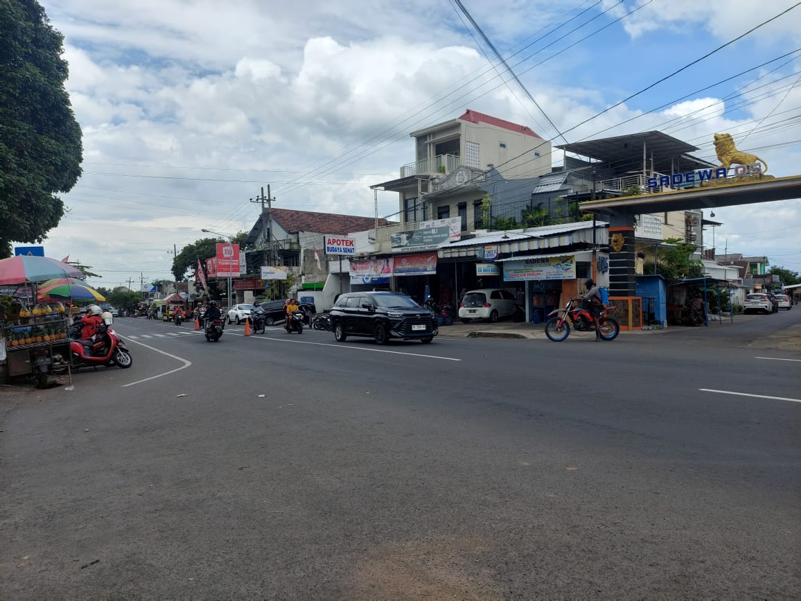 Jam Pulang Sekolah, Lalu Lintas Jalan Raya Tumpang Ramai Lancar