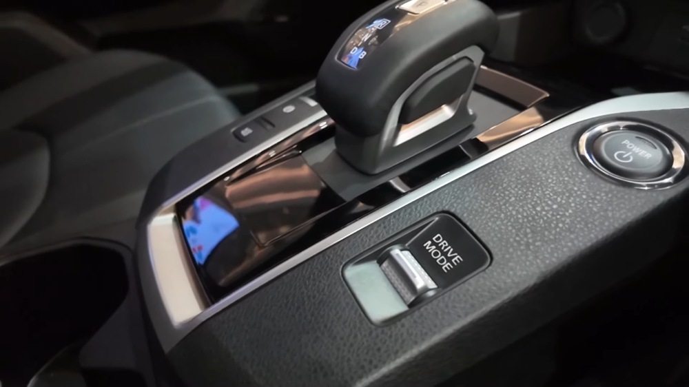 Mitsubishi XForce Hybrid Tembus 1.172 Km, Tangki Cuma 42 Liter tapi Bisa Lawan PHEV