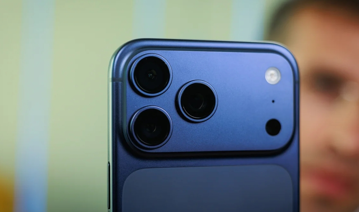 Garis Kecil di Atas Bodi iPhone 17 Pro Ternyata Antena Khusus 5G, Pengguna Jangan Panik