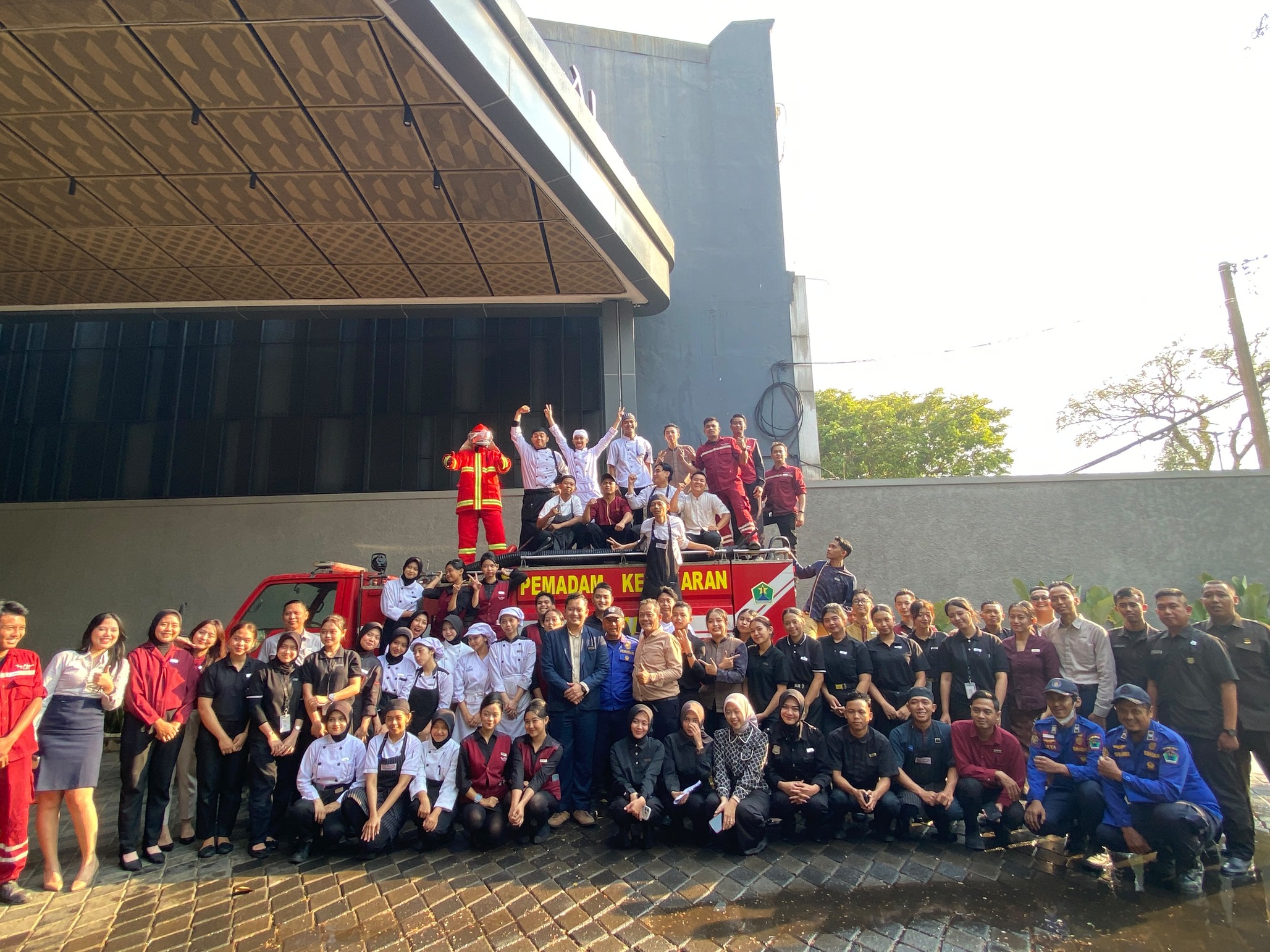 Gelar Fire Drill Dua Kali Setahun, The Alana Malang Perkuat Kesiapsiagaan Karyawan Hadapi Darurat Kebakaran