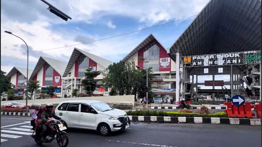 situs aman slot Pasar Among Tani Batu Viral, YouTuber Kaget Lihat Pasar Modern Superbesar, Kuliner Murah, Tahu Telur Rp10 Ribu - malang.disway.id