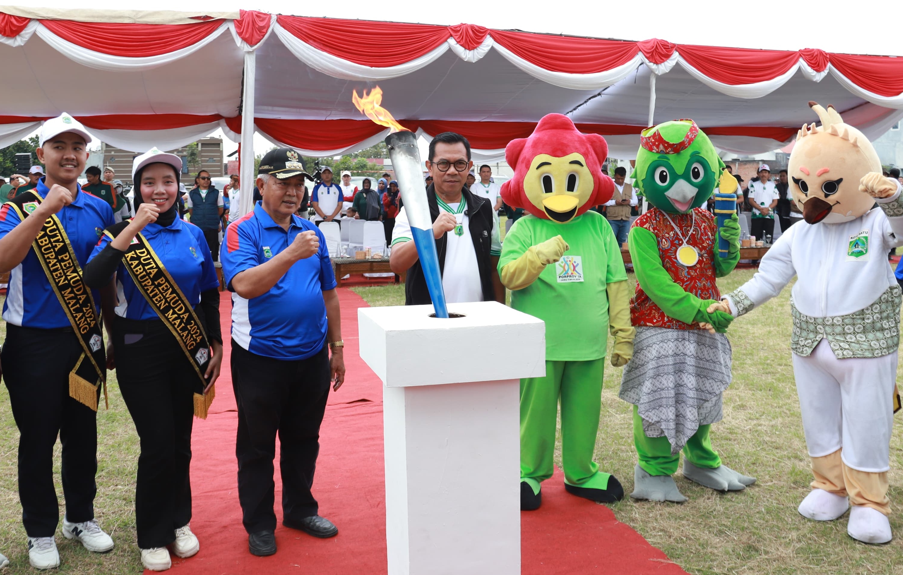 Kirab Api Porprov IX Berlanjut di Batu, Bupati Malang Serahkan ke Wali Kota Batu Didampingi Cak Jo dan Saeba 