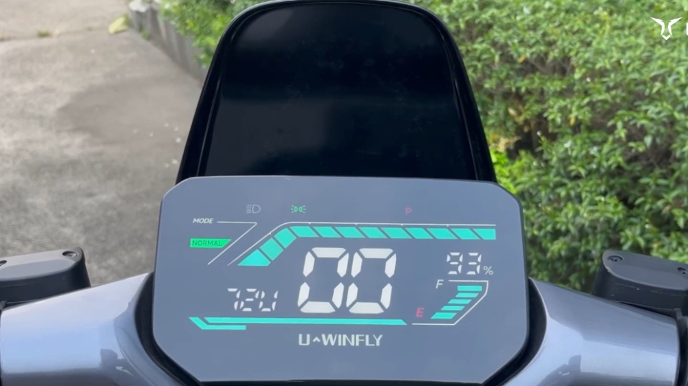 Desain Motor Listrik Uwinfly M110G Bikin Tercengang! Futuristik, Kuat, dan Full LED Canggi