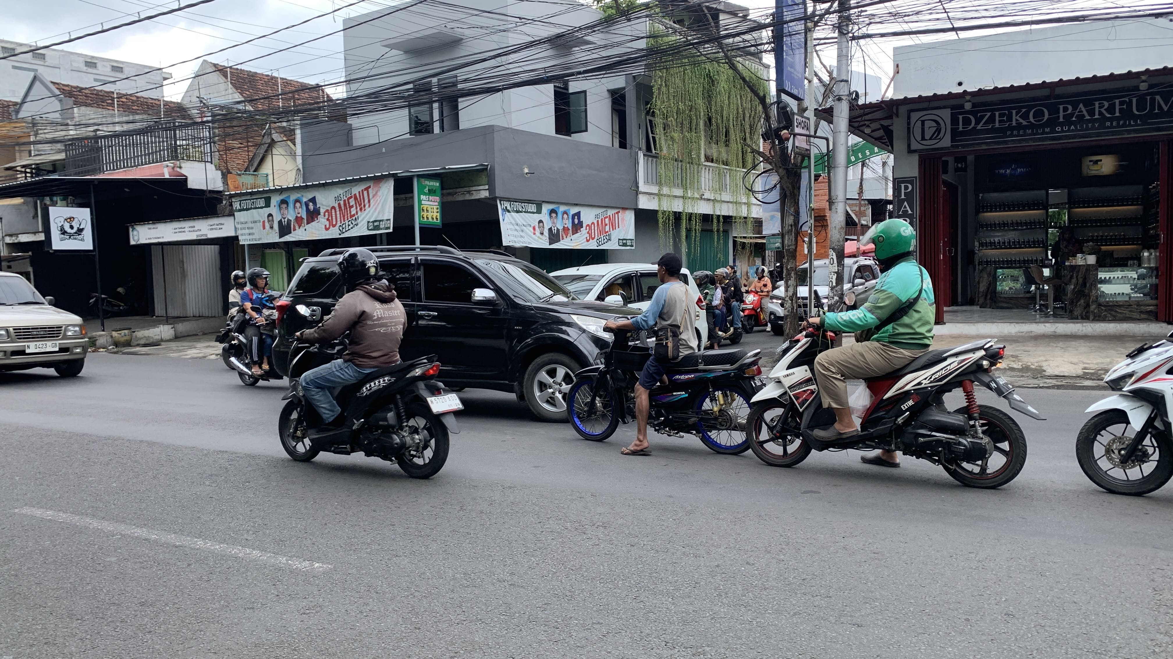 Kepadatan Lalu Lintas di Pertigaan Landungsari Meningkat, Pengendara Perlu Lebih Berhati-Hati