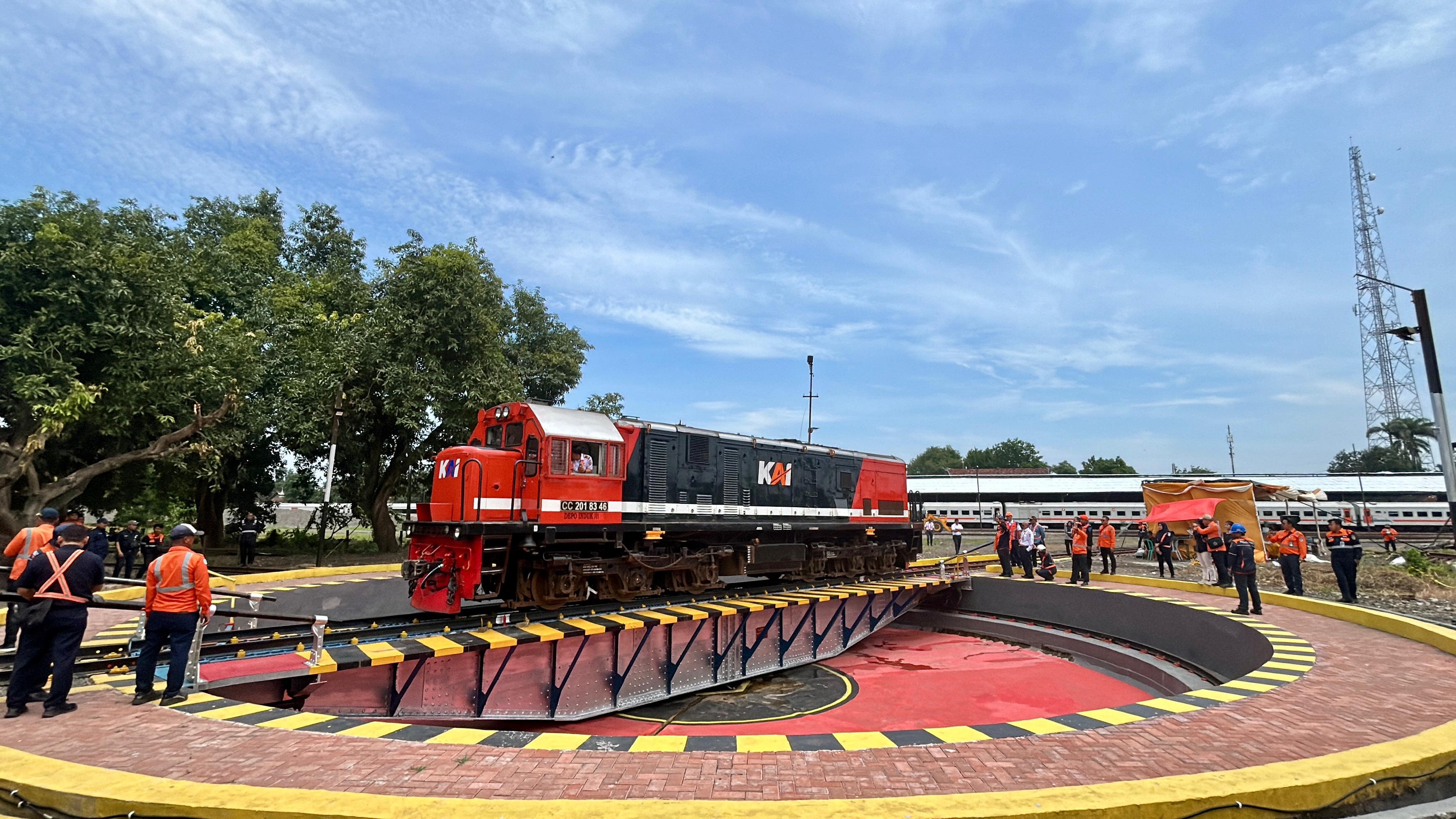 ‘Jembatan Putar’ di Stasiun Bangil Dioperasikan Lagi untuk Tingkatkan Keselamatan KA Dari dan Menuju Malang