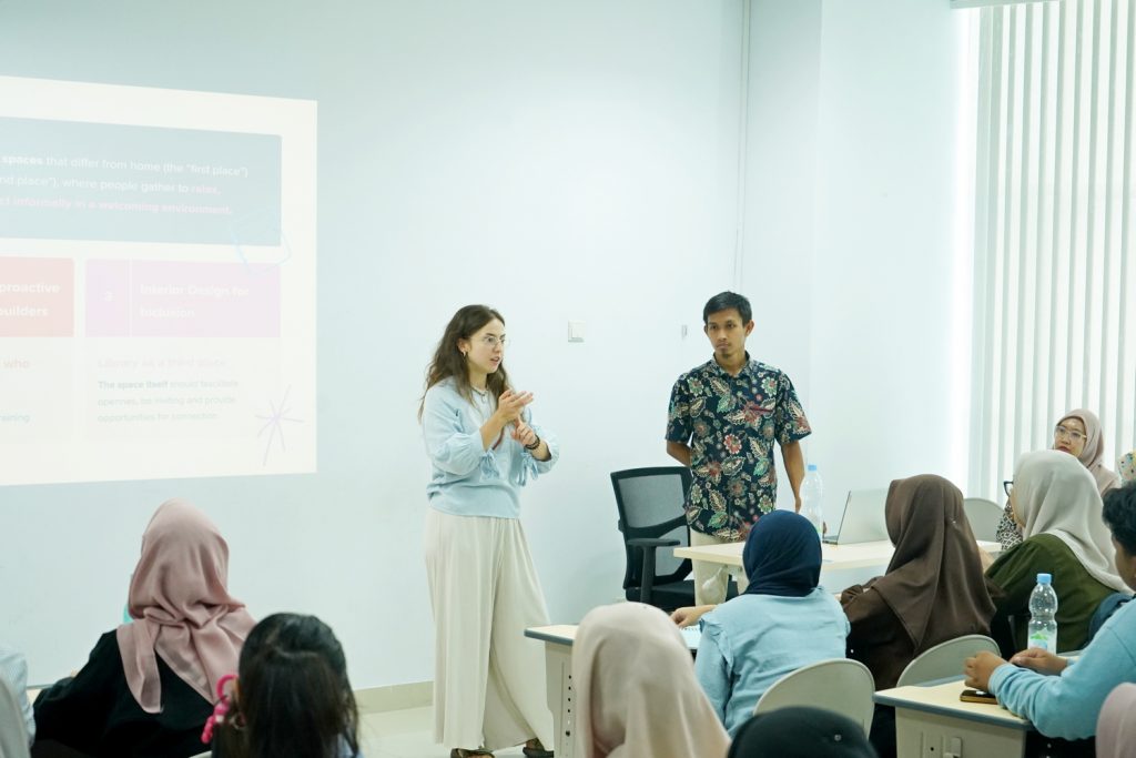 Praktisi asal Rusia Beri Kuliah Tamu di Prodi Ilmu Perpustakaan Universitas Negeri Malang