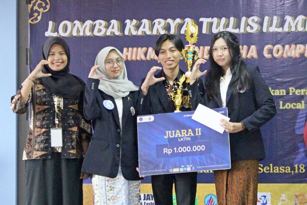 Inovasi Aplikasi Digital untuk Pasar Tradisional Antarkan Mahasiswa UM Raih Juara II Lomba Karya Tulis Ilmiah