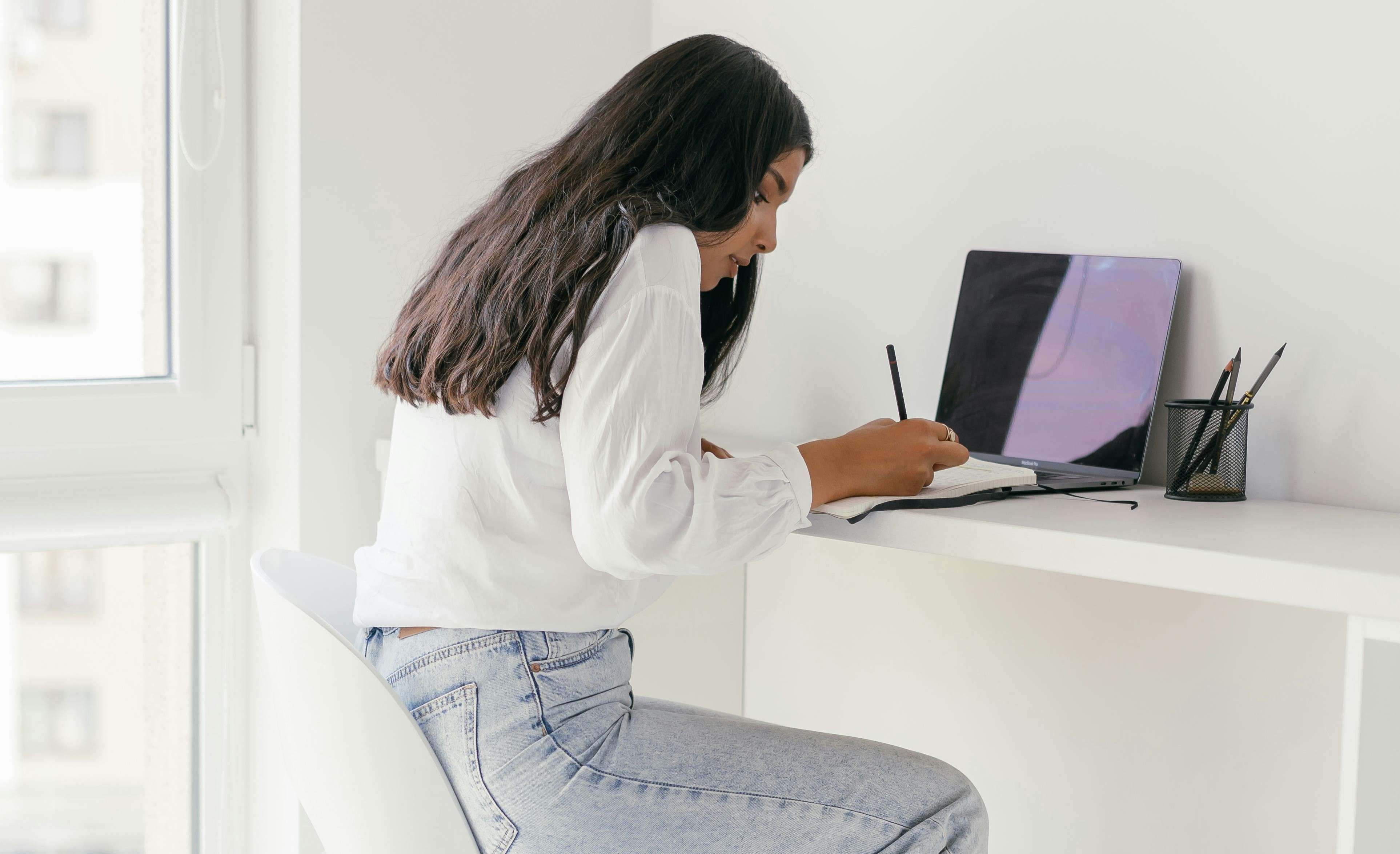 Skripsi Bukan Momok! Ini Dia Panduan 9 Strategi Produktif bagi Mahasiswa Tingkat Akhir