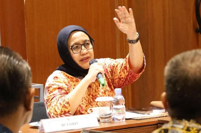 Wakil Kepala BGN Menangis Sesenggukan Minta Maaf atas Maraknya Kasus Keracunan MBG