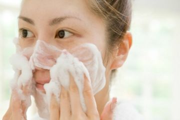 Bukan Sekadar Sisa Buangan, Air Cucian Beras Simpan 9 Khasiat untuk Wajah