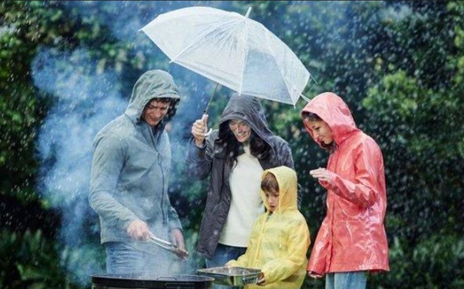 Musim Hujan Telah Tiba! Berikut 9  Perlengkapan Wajib agar Tetap Nyaman Beraktivitas  