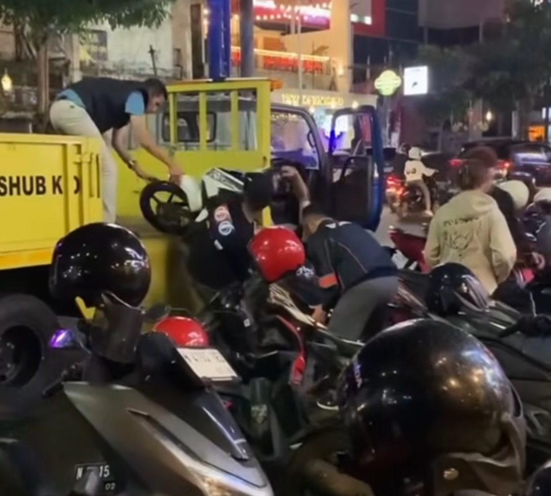 Dinas Perhubungan Kota Malang Perketat Parkir di Kayutangan saat Ramadan, 10 Motor Diangkut