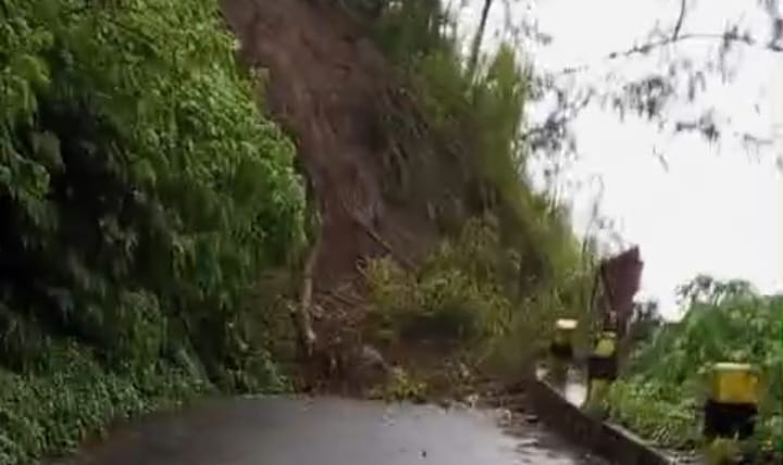 Malam Ini Akses Jalan Batu-Mojokerto via Cangar Ditutup Lagi! Turun Hujan Dikhawatirkan Picu Longsor Susulan