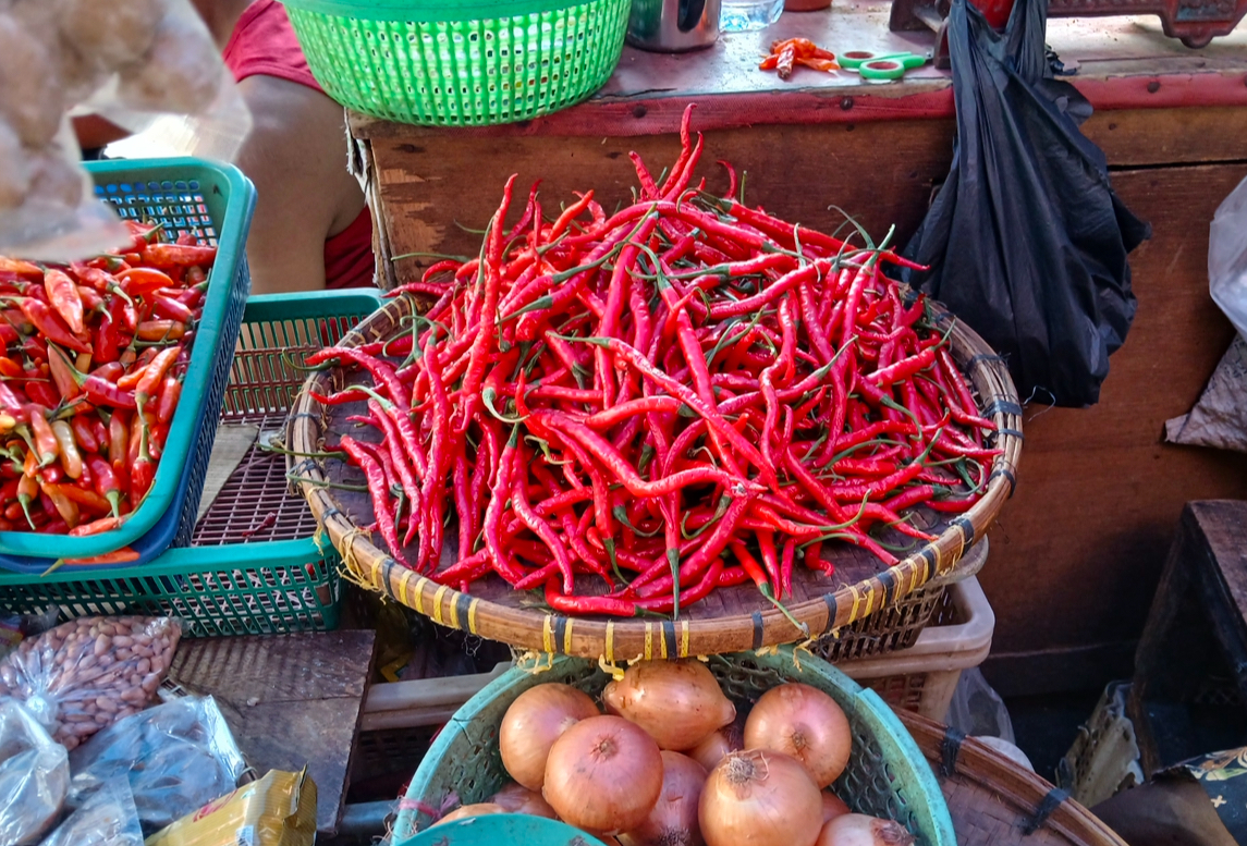 Cabai Masih Mahal, Ibu-ibu Tetap Beli