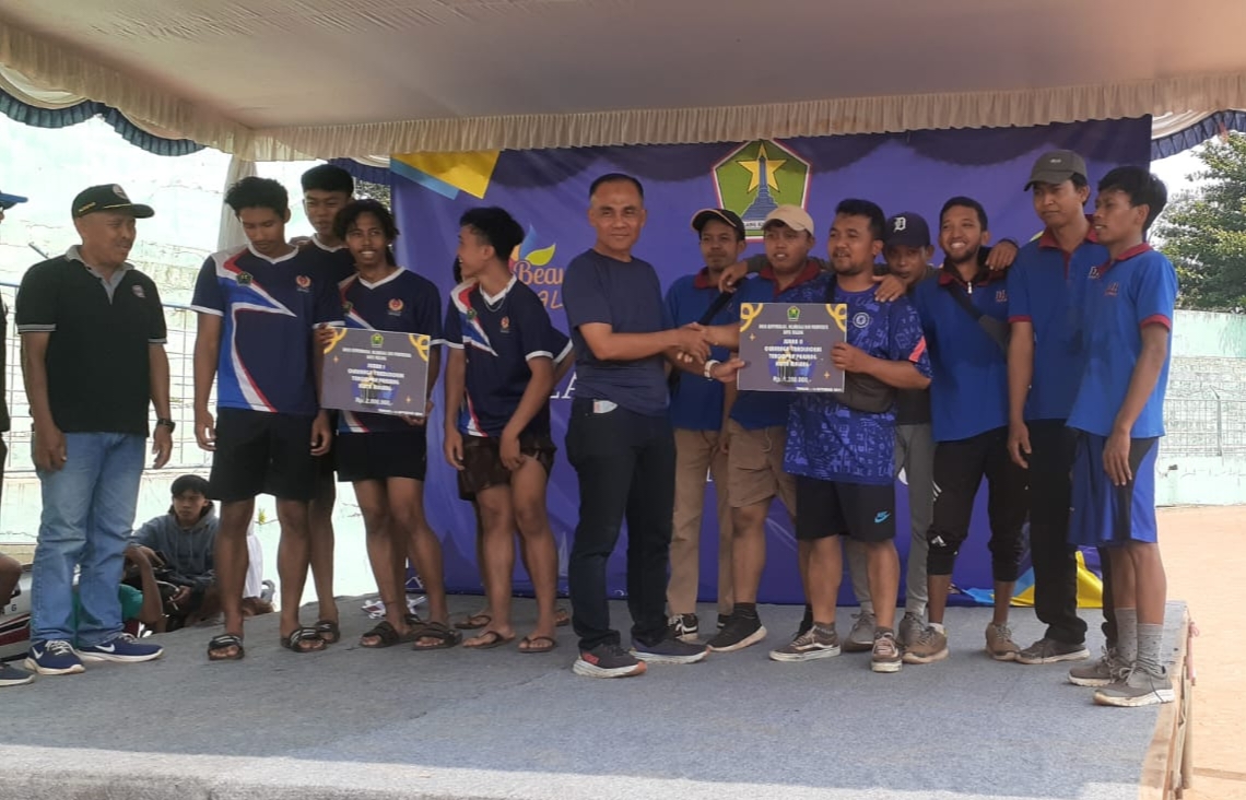 Ramai, Lomba Egrang dan Terompah Panjang di Stadion Gajayana 