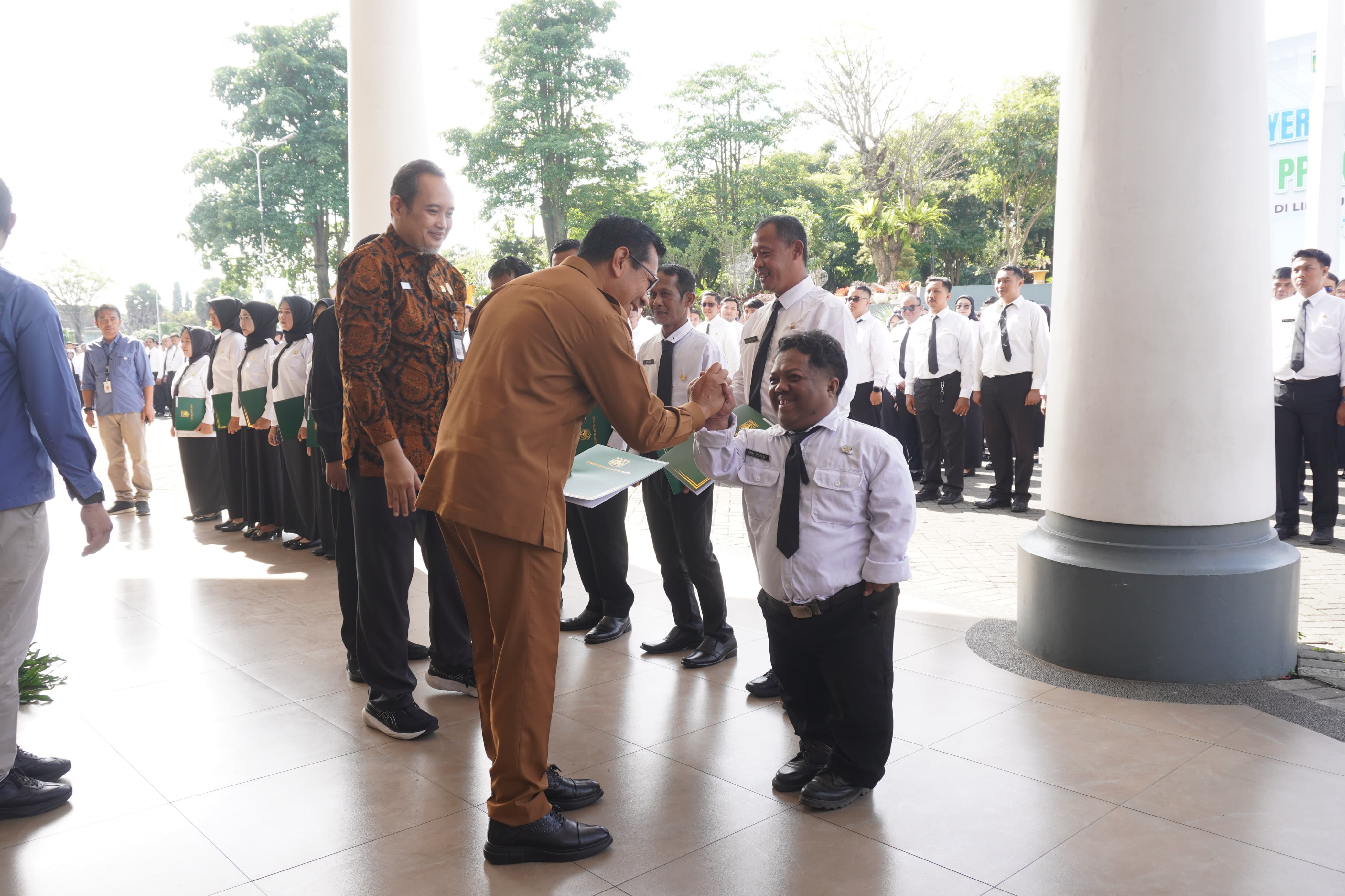 1.233 Pegawai di Pemkot Batu Menerima SK PPPK Paruh Waktu