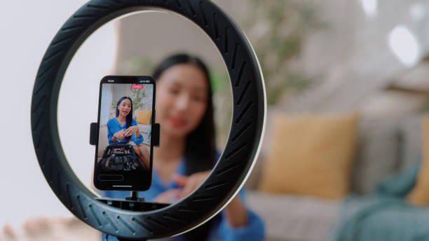 10 Agustus Juga Hari Vlog Dunia, Yuk Kenali Sejarah Vlog yang Bermula dari  Teknologi Picturephone 