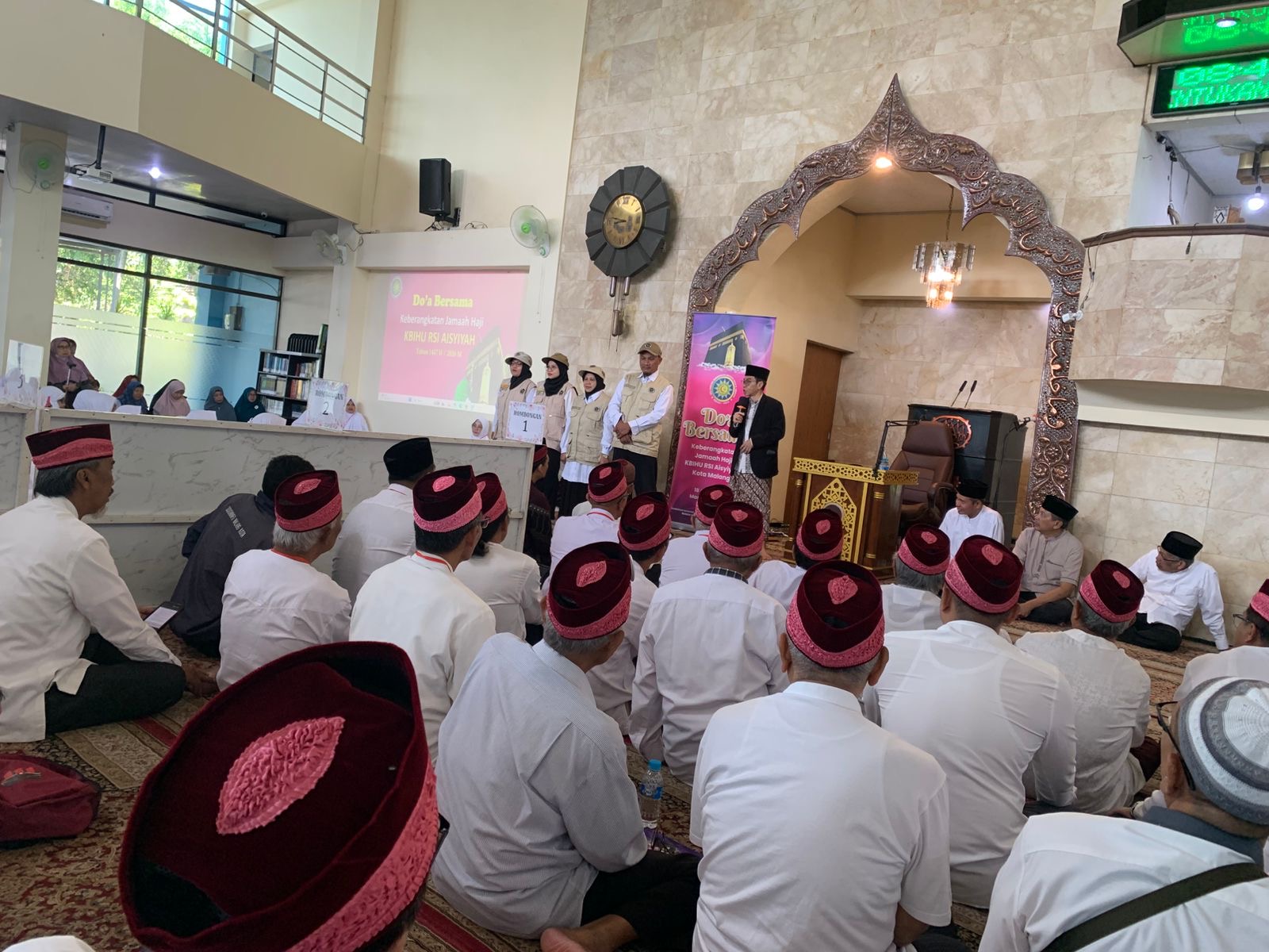 272 Jemaah Haji KBIHU RSI Aisyiyah Malang Doa Bersama Jelang Berangkat 