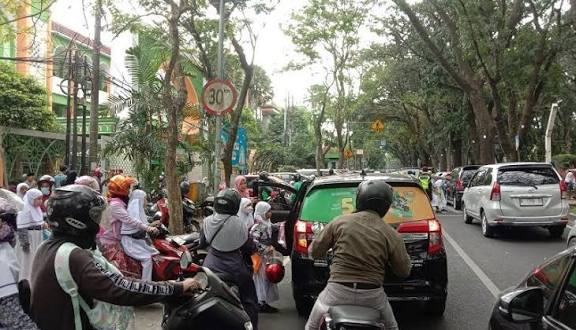 Kemacetan Memuncak, Jl Veteran–Bandung, Kota Malang, Diusulkan Punya Kantong Parkir Baru