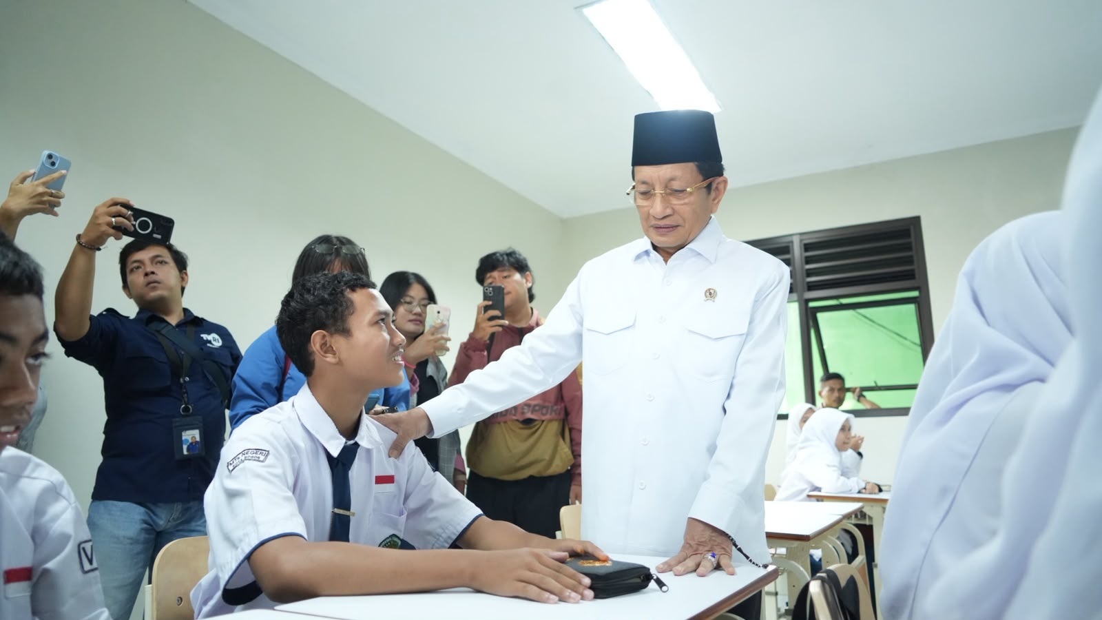 Kemenag Batasi Gawai di Madrasah dan Pesantren, di Rumah Maksimal 2 Jam Sehari