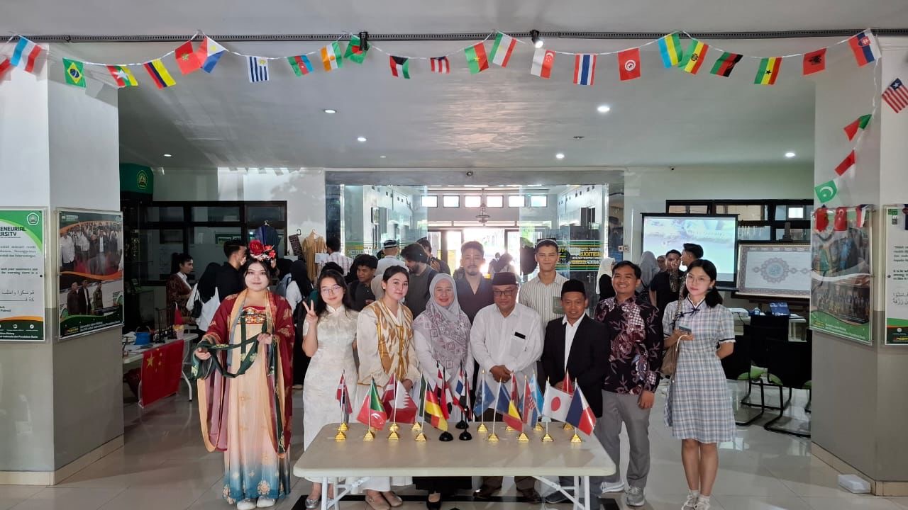 Bahasa Indonesia Diminati Mahasiswa dari 11 Negara di Pameran BIPA 2.0 di Unisma