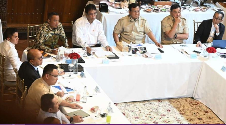 Prabowo Minta Kemendiktisaintek Cari 2.000 Profesional Muda Siap Kerja di BUMN dan Swasta