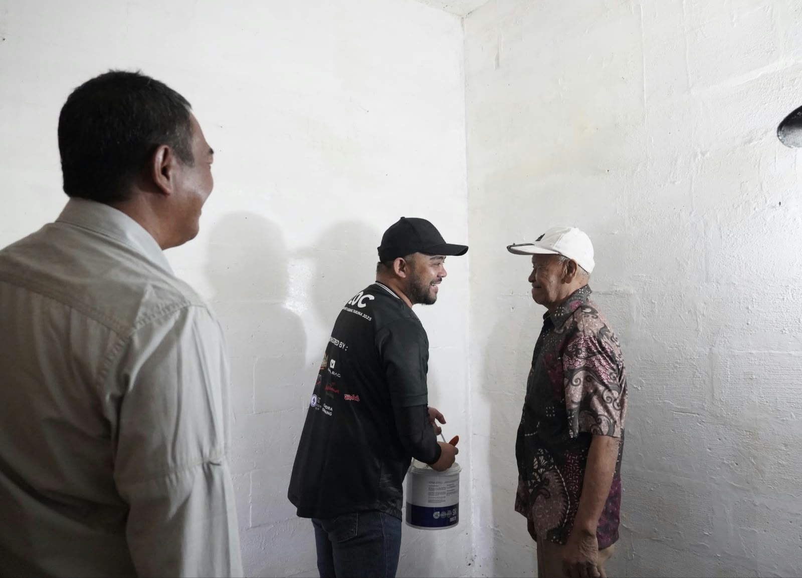 Hidupkan Semangat Gotong Royong, Karang Taruna Kota Batu Bedah Rumah Warga   ‎