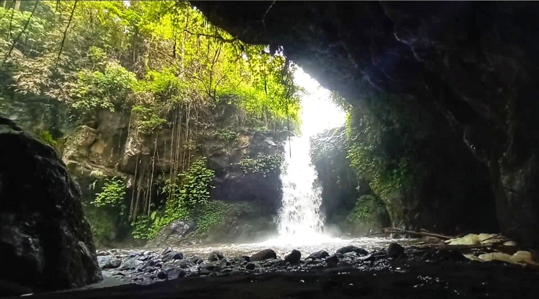 Coban Jidor Malang, Air Terjun Tersembunyi dengan Gua Alami dan Gemuruh bak Suara Bedug