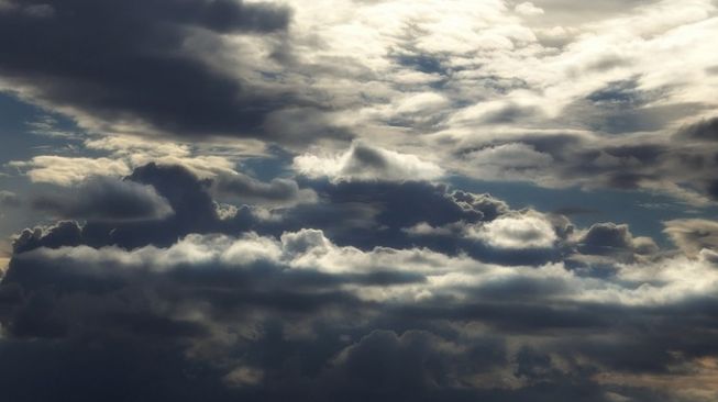 Kota Batu Hari ini, Awan Tebal Menyelimuti, Suhu Dingin Menyertai