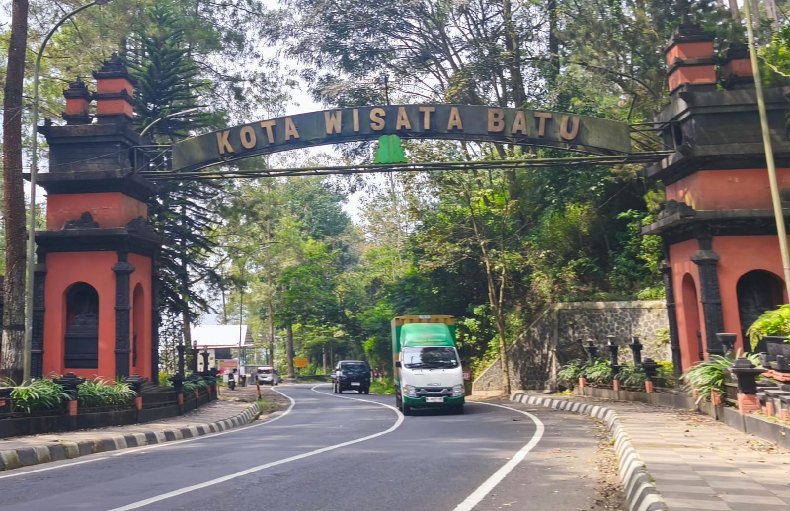 Cara Mobil Melibas Tanjakan di Kota Batu Tanpa Khawatir Mogok