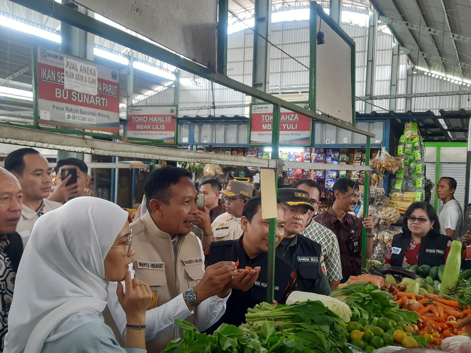 Pantau Harga di Pasar Bunul, Wali Kota Malang Temukan Selisih Takaran Minyak Goreng