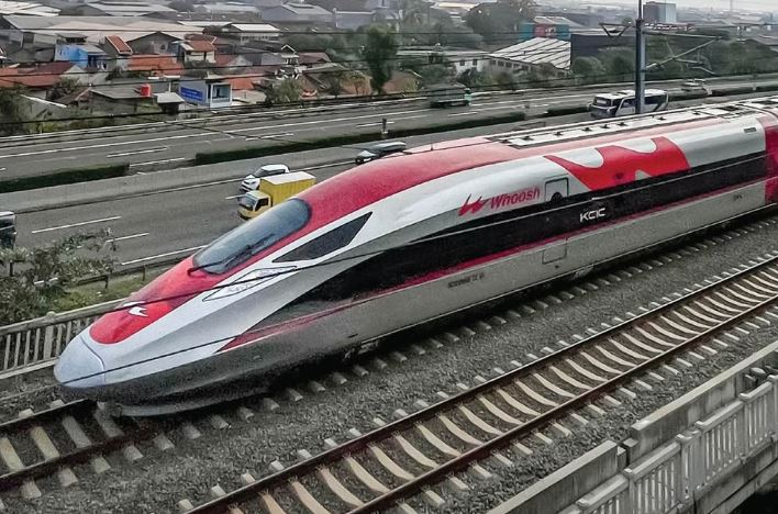 Luhut Akui Proyek Kereta Cepat Whoosh Sudah 'Busuk', tapi Yakin Bisa Diselamatkan!