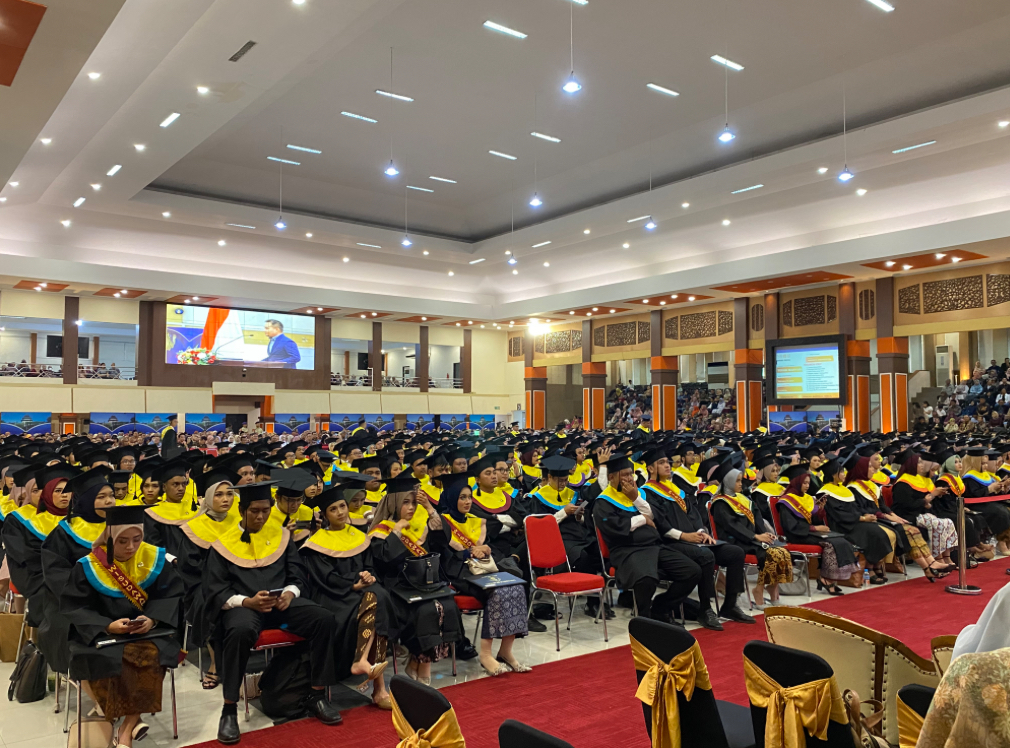 Wisuda UB Periode VII  2024/2025,  IPK Sempurna Diraih Dua Lulusan Pasca Sarjana