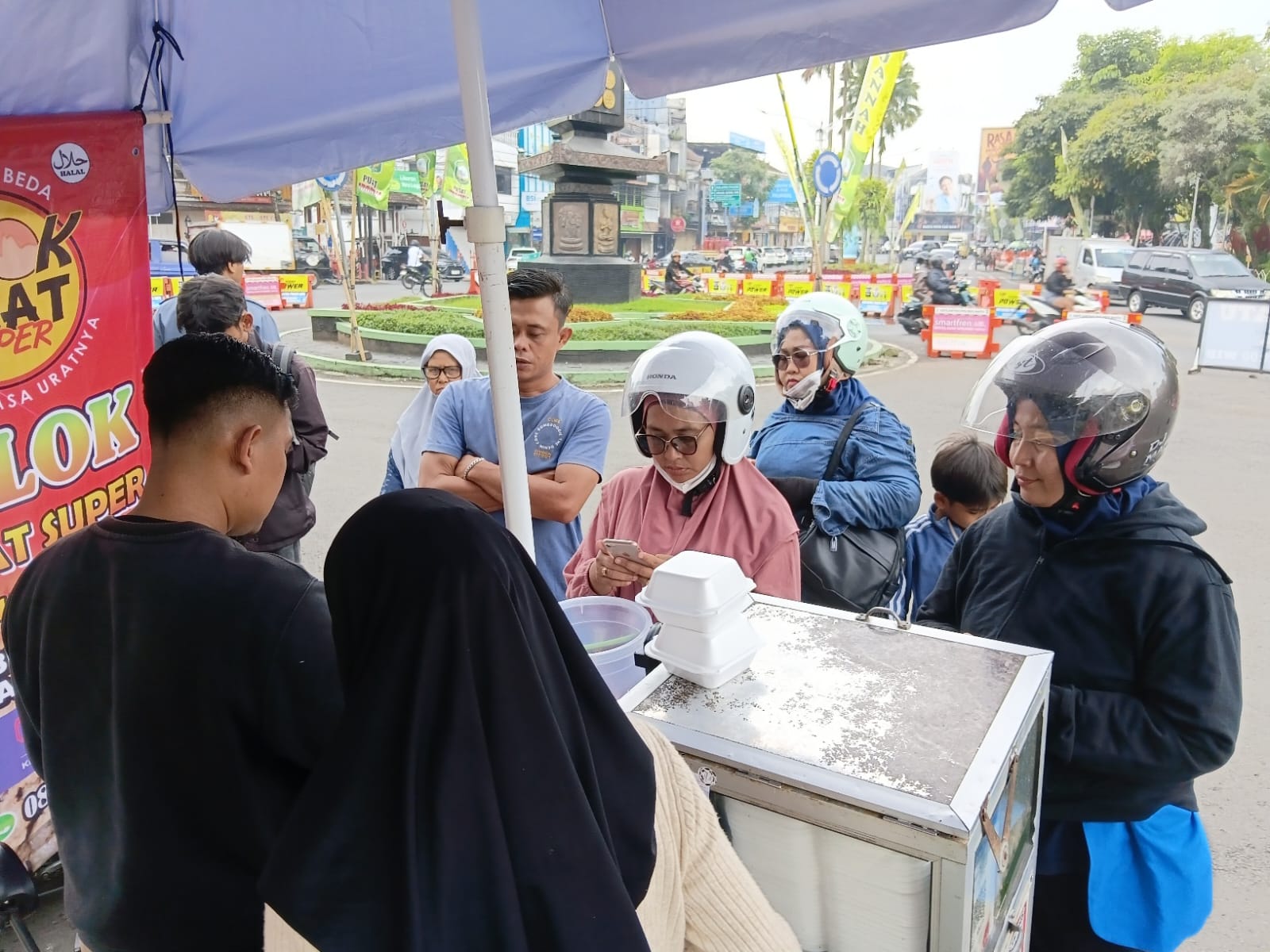 Cilok Sultan Cak Anam Bikin Kaesang Ketagihan