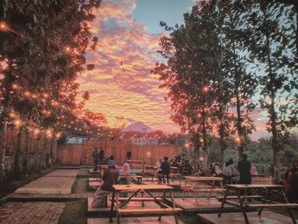 5 Kafe Bernuansa Alam di Malang, Ada Gartenhaus hingga Bukit Delight