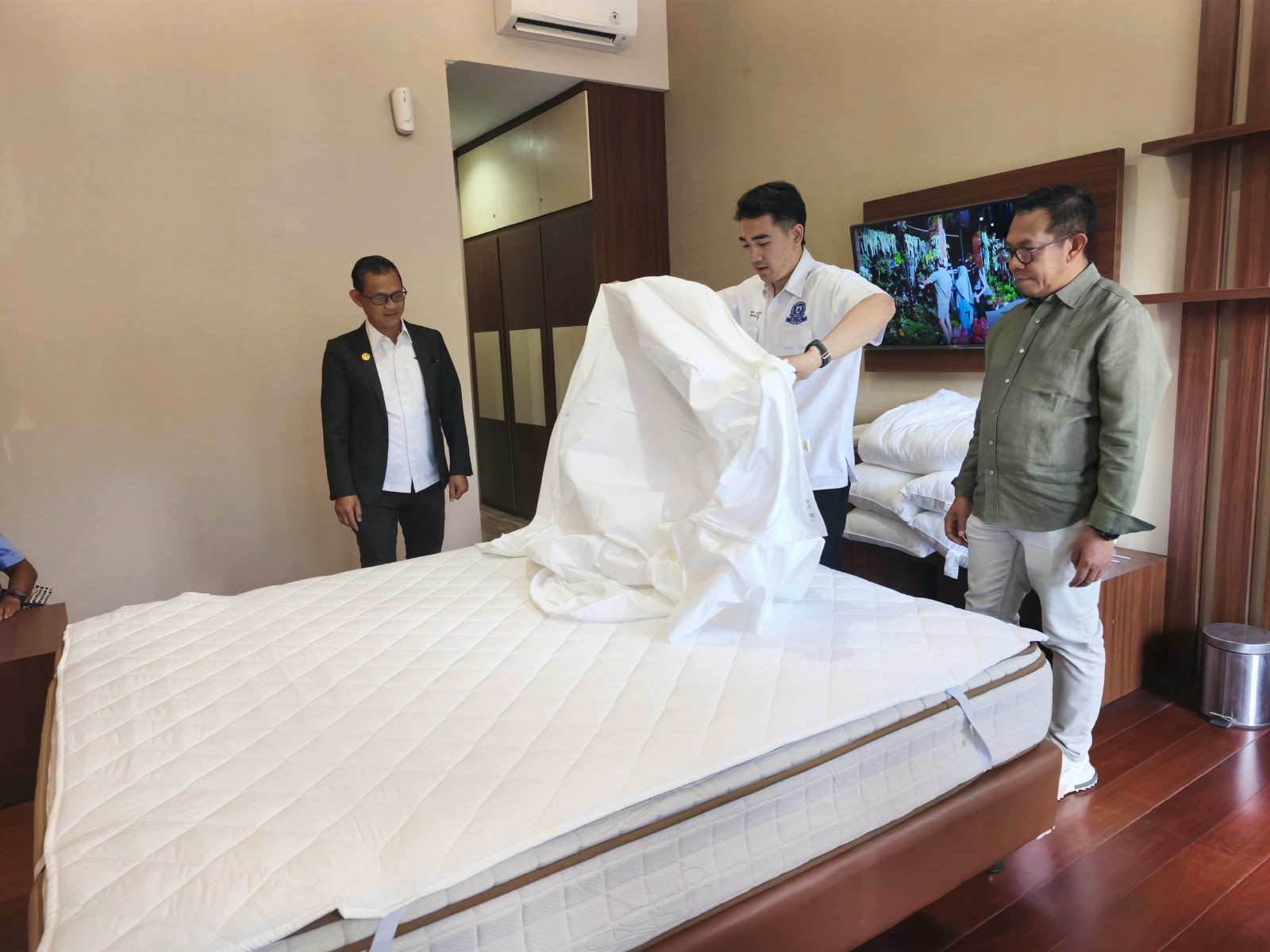 Cak Nur Ingatkan Lulusan SMK Pariwisata Batu Siap Hadapi Dunia Kerja Hotel