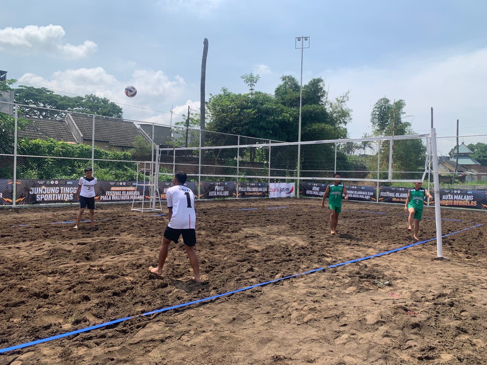 Turnamen Voli Pasir Piala Wali Kota Malang Resmi Bergulir di GOR Ken Arok