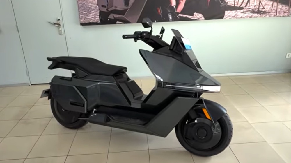 Omoway Omo X EV Resmi Dikenalkan: Motor Listrik Pintar dengan Sistem Serba Aplikasi