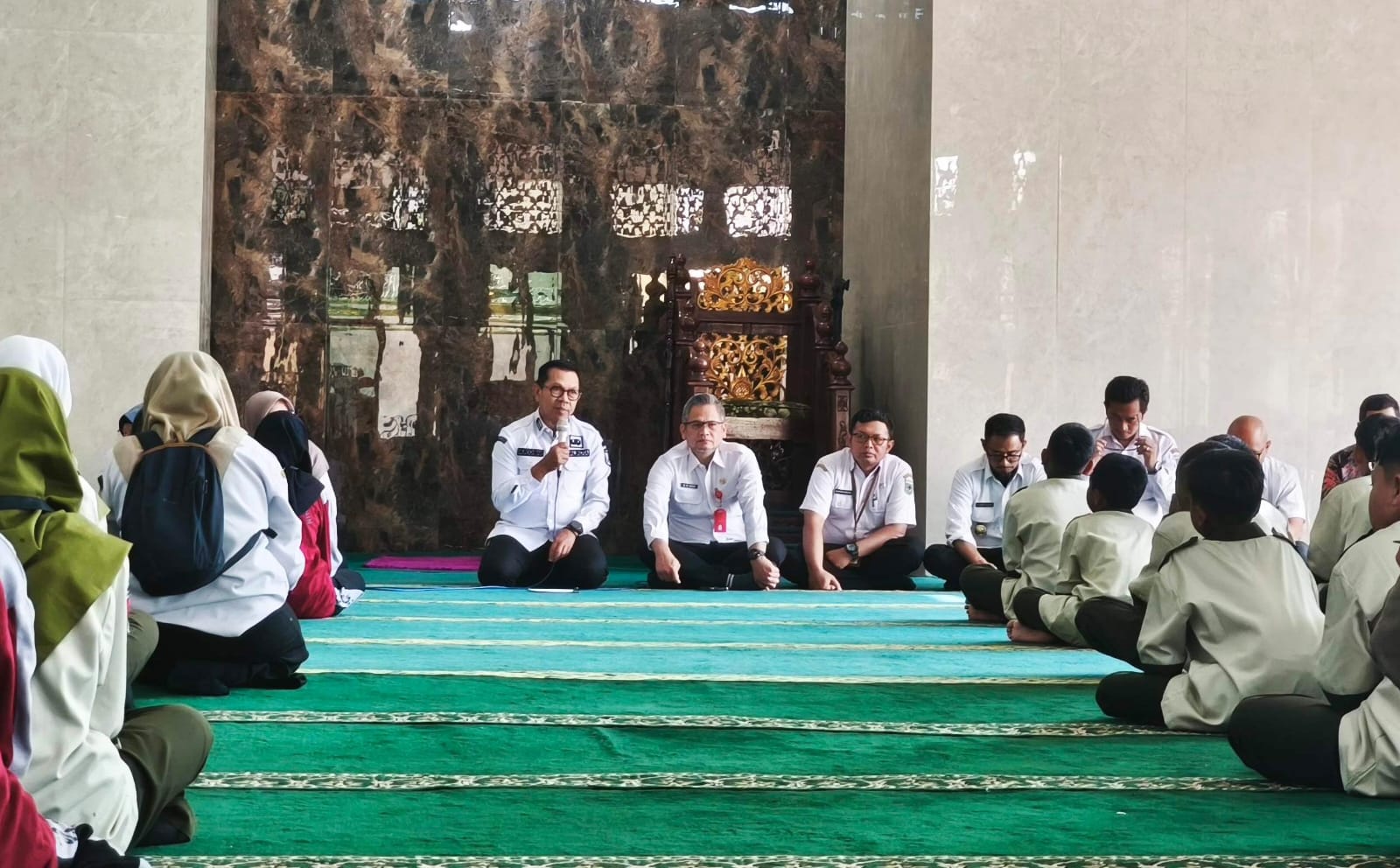 Wali Kota Batu Tinjau MPLS Hari Ketiga, Tegaskan Sekolah Harus Bebas Bullying