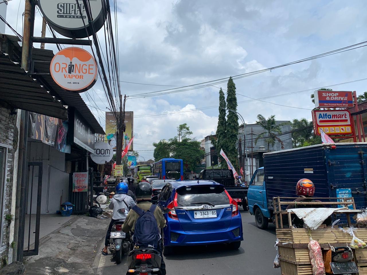 Kemacetan Parah di Jl Tlogomas Malang Akibat Libur Panjang