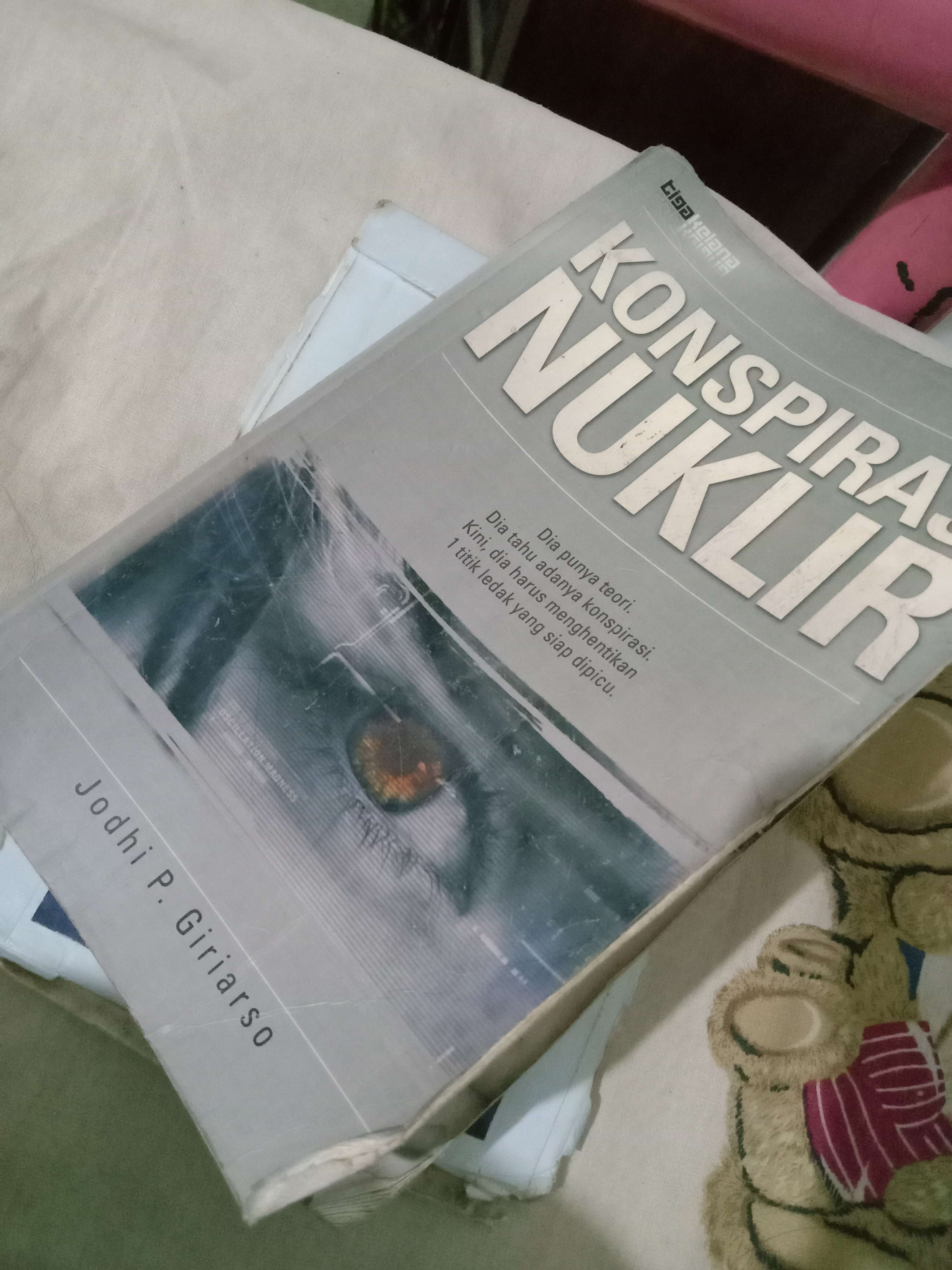 Perpaduan Sains dan Karya Sastra, Menilik Ketegangan Novel Konspirasi Nuklir