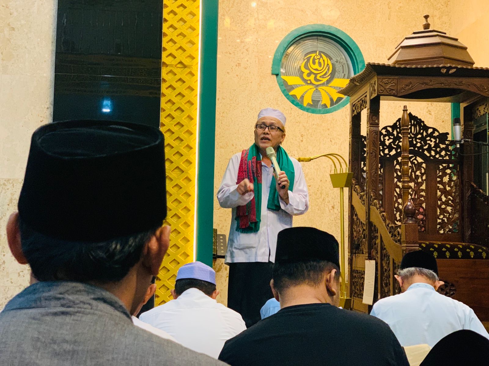 Jelang Tarawih di Masjid Al Ihsan SPI, Ustaz Mahfud Ingatkan Jemaah soal Bekal Akhirat