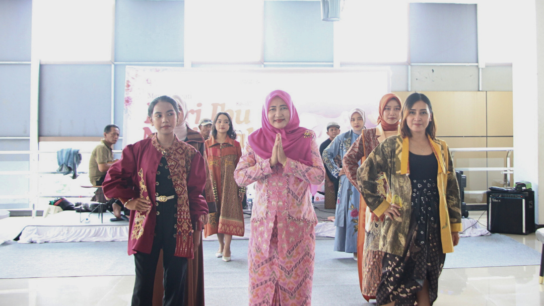 Eloknya Fashion Show 'Hari Ibu' Pesona Bordir di MCC, Jadi Ruang Refleksi Peran Ibu  