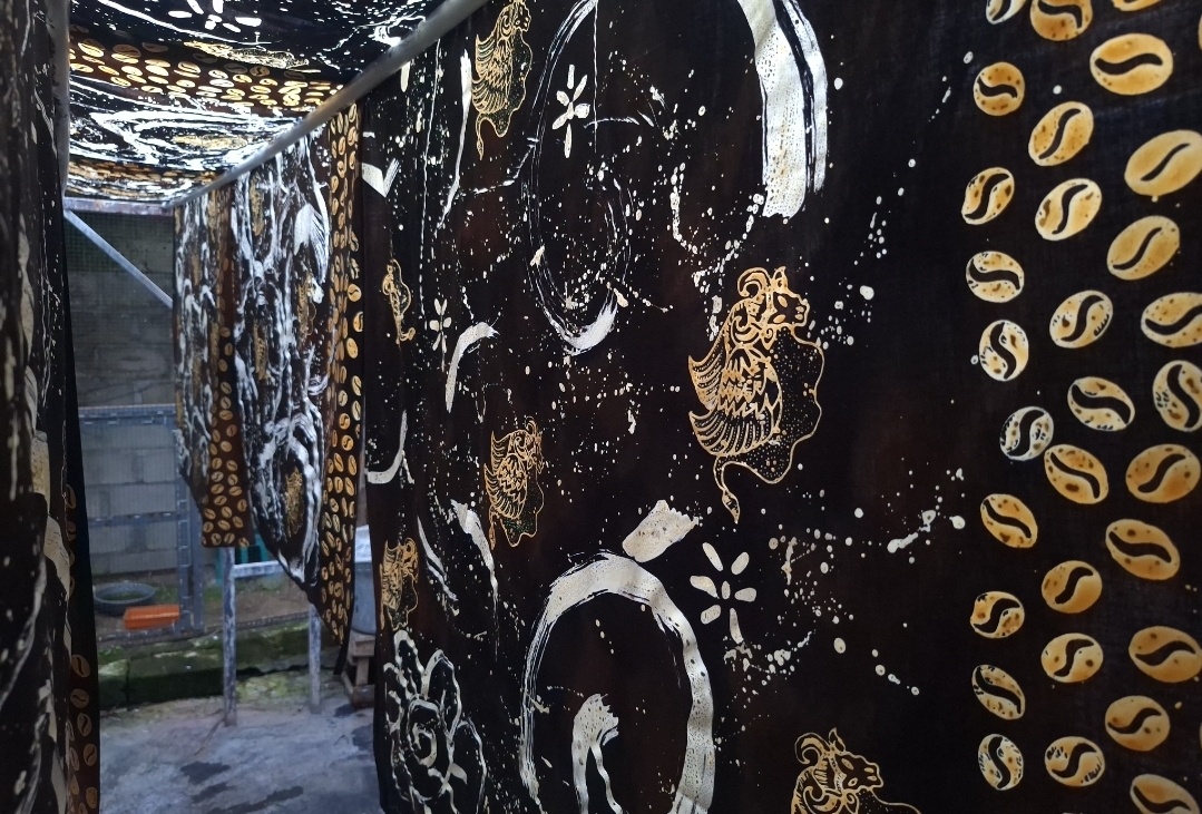 Galeri Batik Anjani Sasar Gen Z dengan Produk Rompi dan Vest