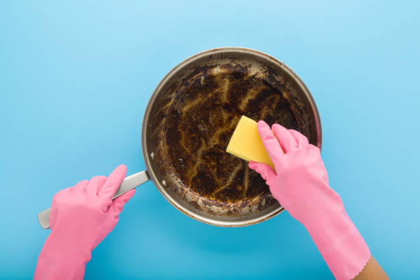 Peralatan Dapur Kembali Kinclong: 9 Cara Efektif Menghilangkan Noda Gosong pada Panci