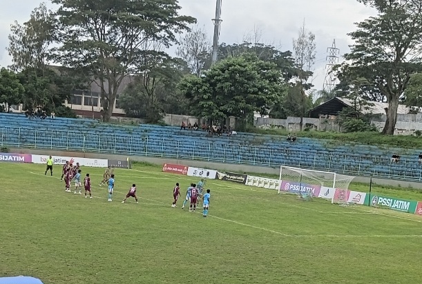Bermain Terbuka Saling Serang, Persewangi Vs Persikoba Berakhir Seri