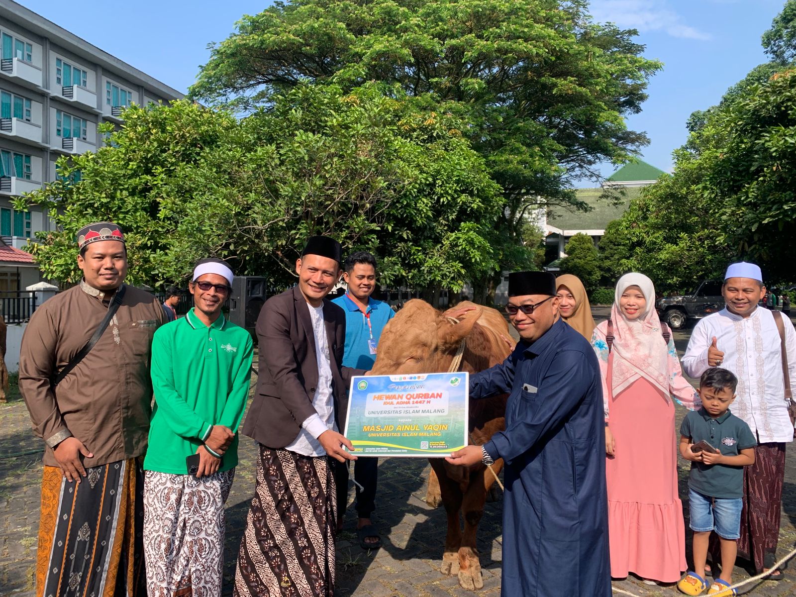 UNISMA Tebar Kurban ke Malang Raya, 22 Sapi dan 33 Kambing Disalurkan untuk Masyarakat