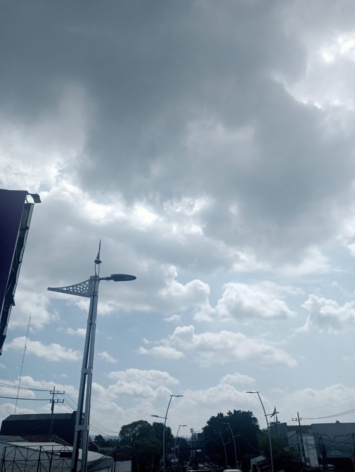 Cuaca Malang Raya 30 Maret: 27 Kecamatan Berawan, 10 Hujan Ringan, Ini Wilayah Jatim yang Rawan Cuaca Ekstrem