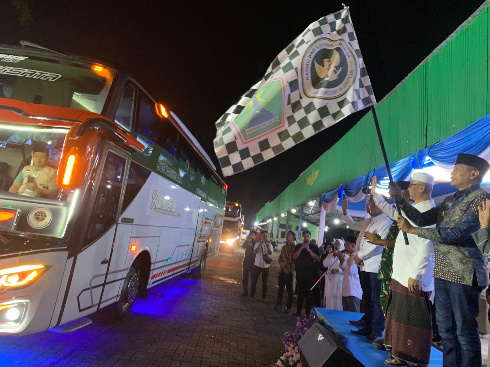 1.201 Jamaah Haji Kota Malang Resmi Berangkat, Kloter Terbesar Dilepas dari Ki Angmor