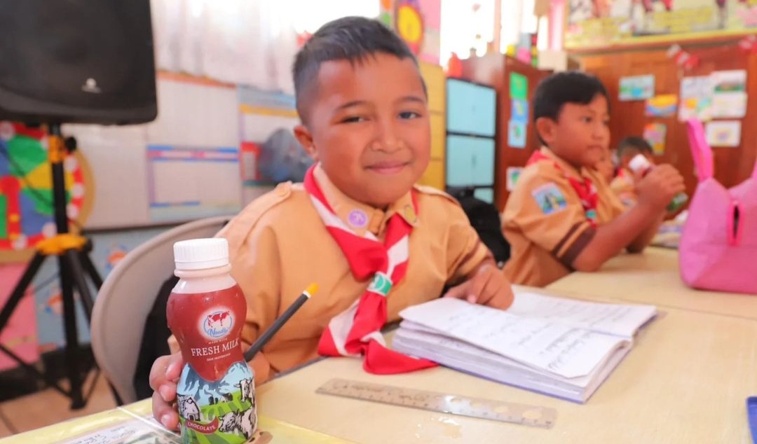 Program Makanan Bergizi Pemkot Batu Berlanjut, Kali Ini Bagi Susu Gratis bagi Siswa SD